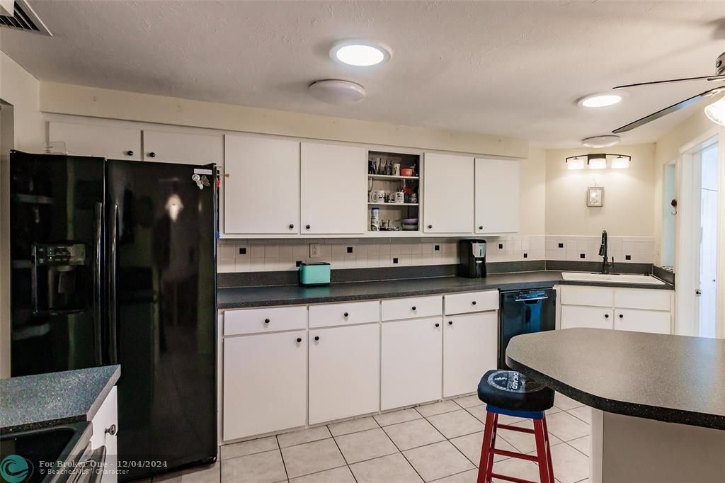 For Sale: $249,990 (3 beds, 2 baths, 1647 Square Feet)