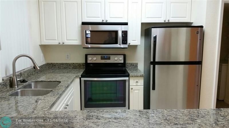 For Rent: $1,850 (1 beds, 1 baths, 716 Square Feet)