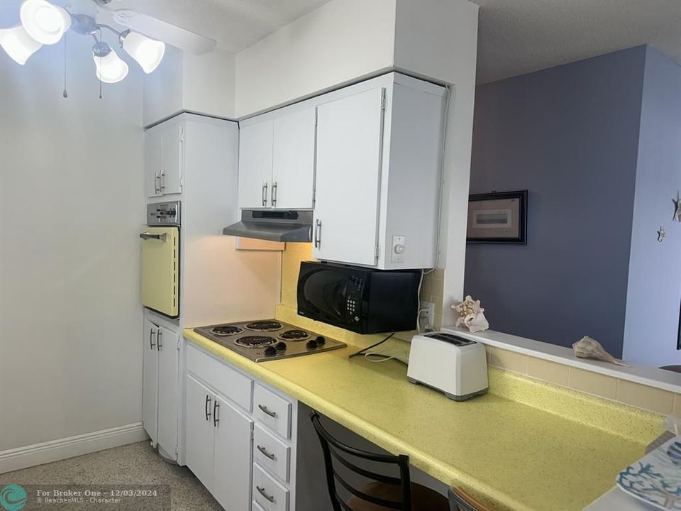 For Sale: $156,000 (1 beds, 1 baths, 650 Square Feet)