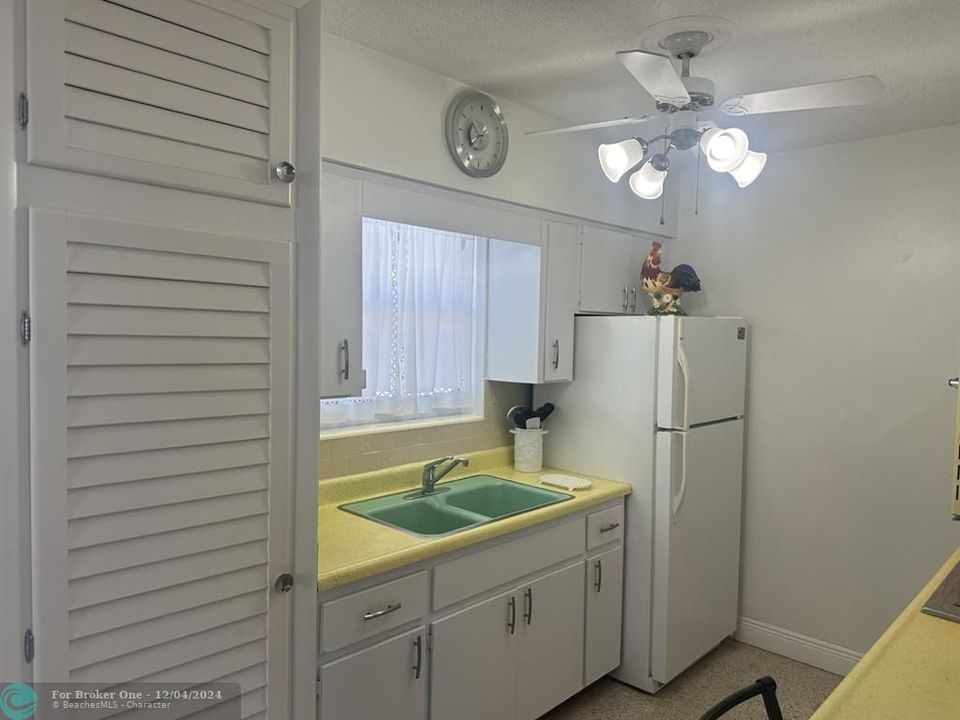 For Sale: $156,000 (1 beds, 1 baths, 650 Square Feet)