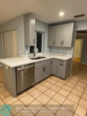 For Rent: $3,900 (4 beds, 2 baths, 1602 Square Feet)