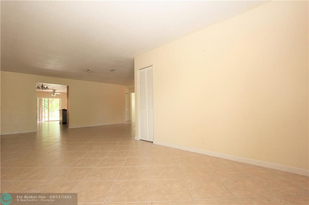 For Sale: $3,000 (3 beds, 2 baths, 1800 Square Feet)