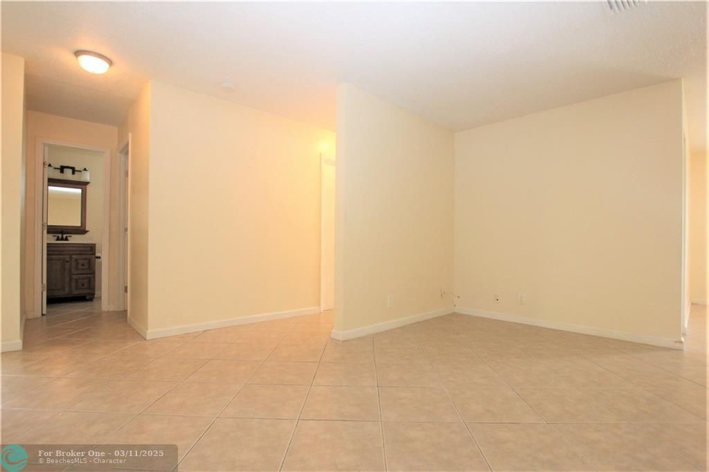 For Sale: $3,000 (3 beds, 2 baths, 1800 Square Feet)