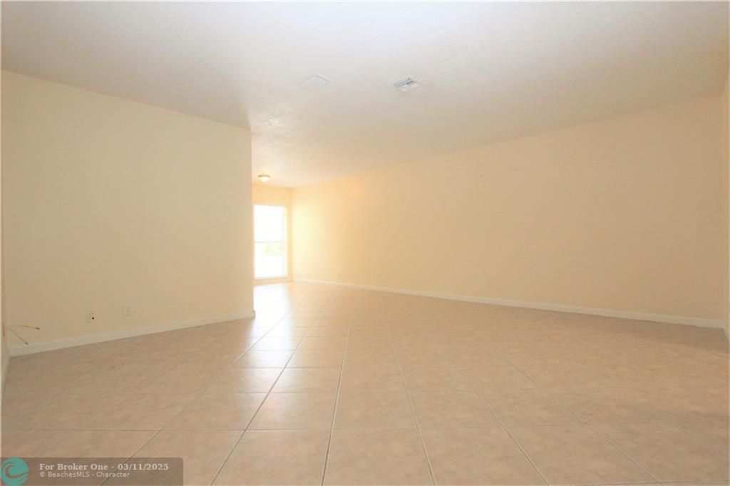 For Sale: $3,000 (3 beds, 2 baths, 1800 Square Feet)