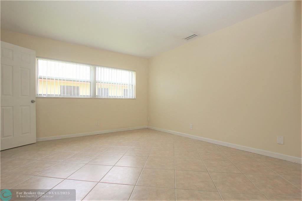 For Sale: $3,000 (3 beds, 2 baths, 1800 Square Feet)