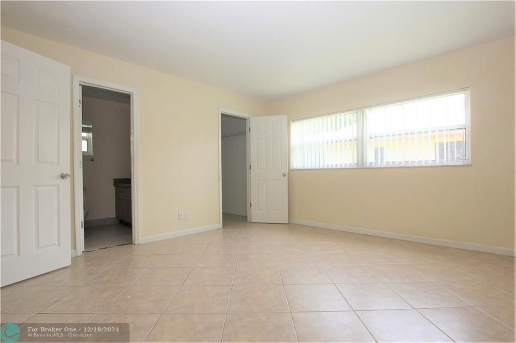 For Sale: $3,000 (3 beds, 2 baths, 1800 Square Feet)