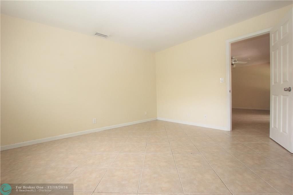 For Sale: $3,000 (3 beds, 2 baths, 1800 Square Feet)