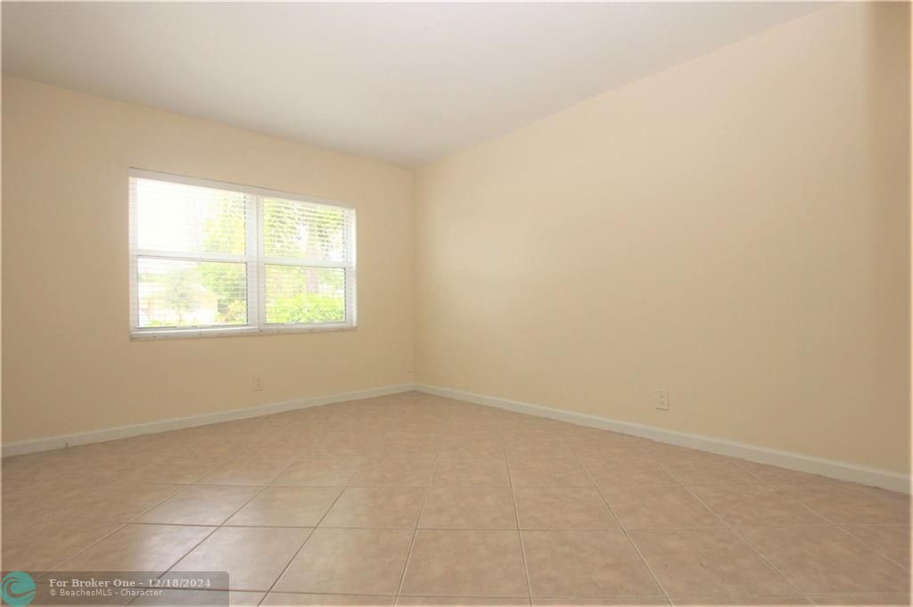 For Sale: $3,000 (3 beds, 2 baths, 1800 Square Feet)