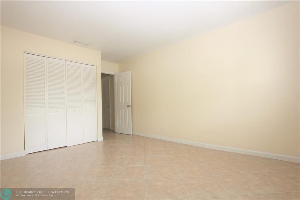 For Sale: $3,000 (3 beds, 2 baths, 1800 Square Feet)