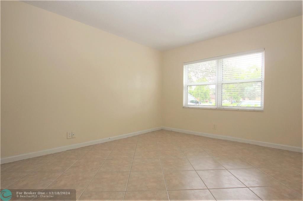 For Sale: $3,000 (3 beds, 2 baths, 1800 Square Feet)