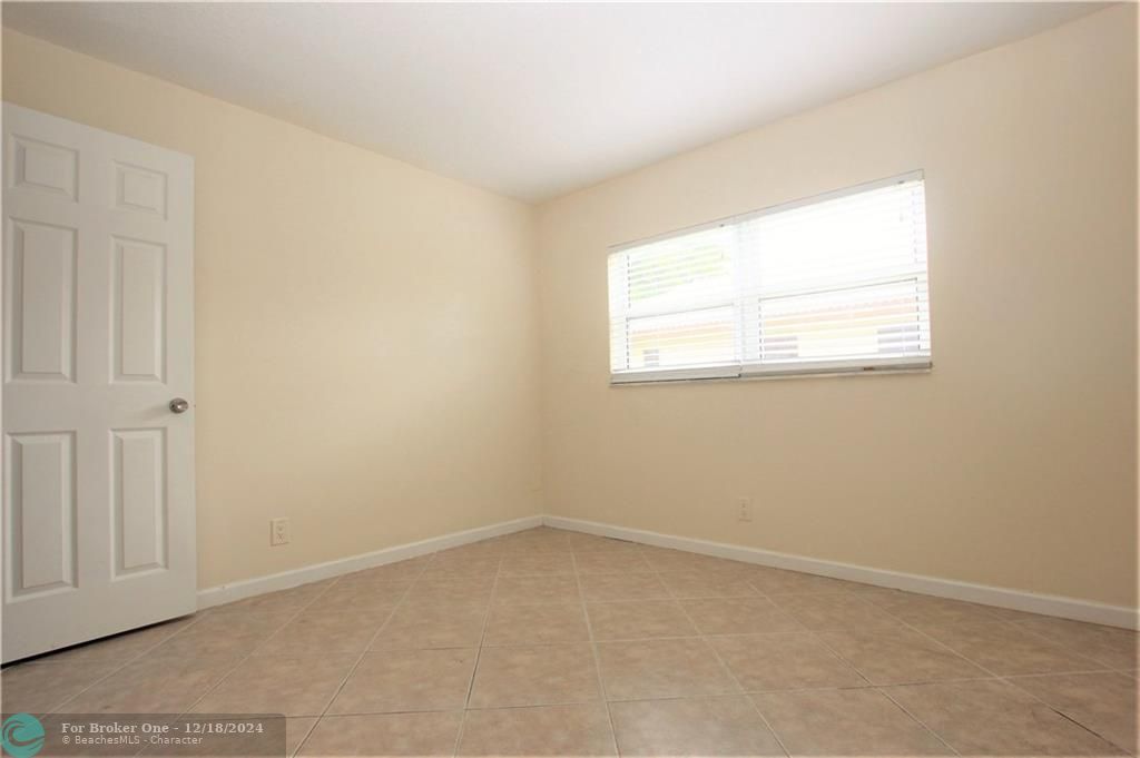 For Sale: $3,000 (3 beds, 2 baths, 1800 Square Feet)