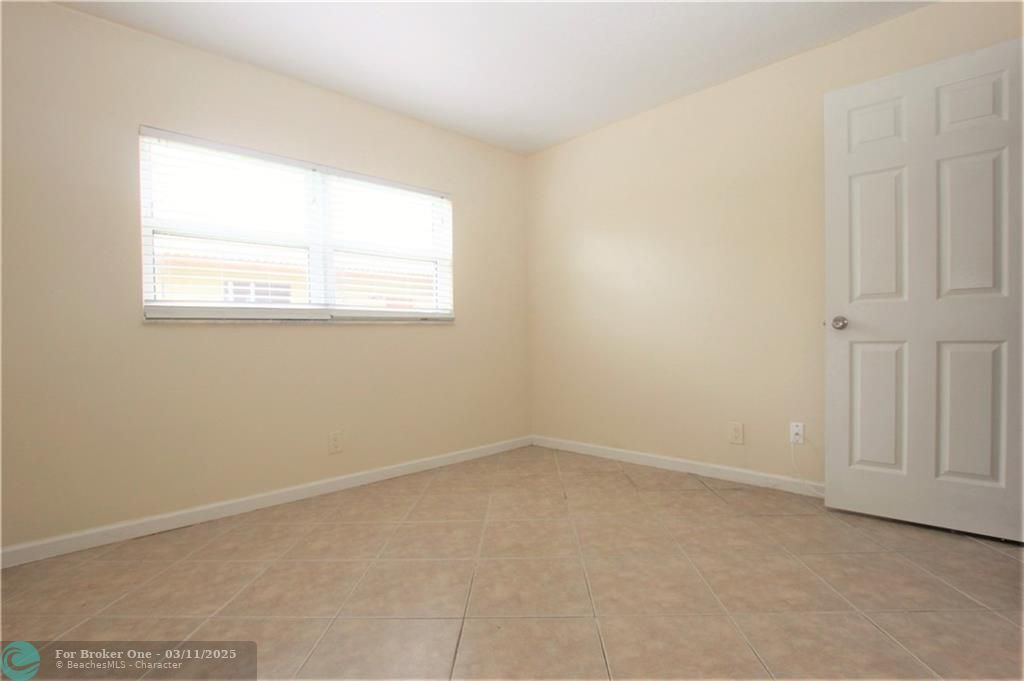 For Sale: $3,000 (3 beds, 2 baths, 1800 Square Feet)