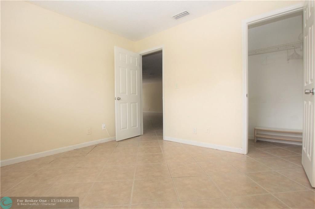 For Sale: $3,000 (3 beds, 2 baths, 1800 Square Feet)