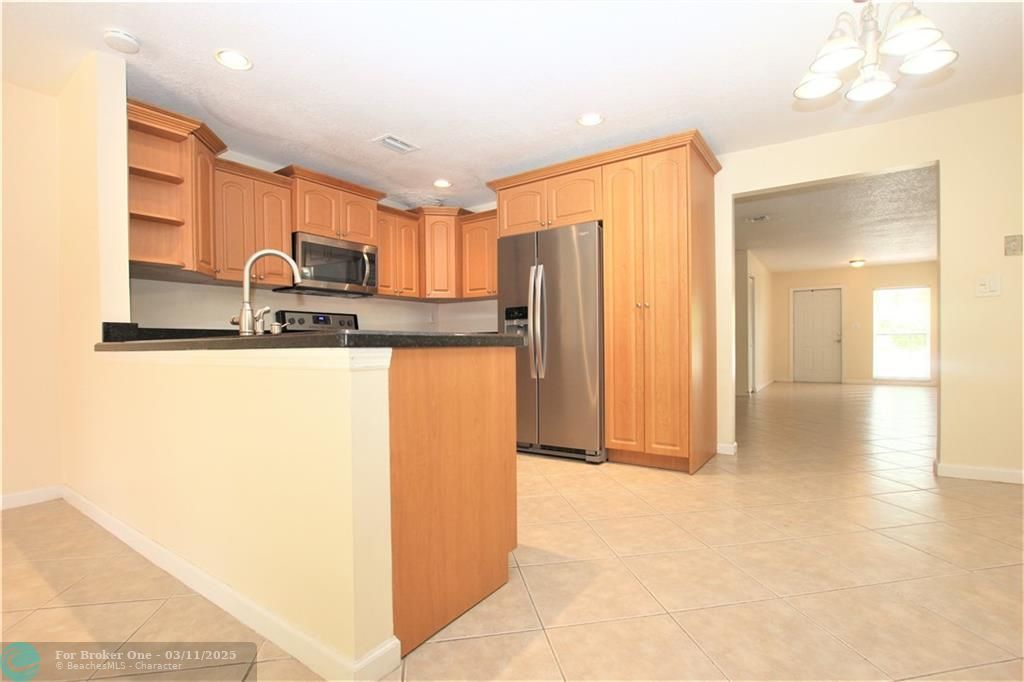 For Sale: $3,000 (3 beds, 2 baths, 1800 Square Feet)