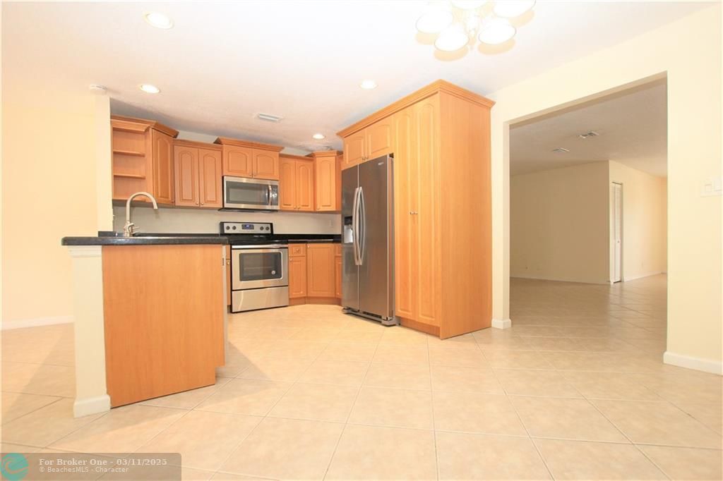 For Sale: $3,000 (3 beds, 2 baths, 1800 Square Feet)