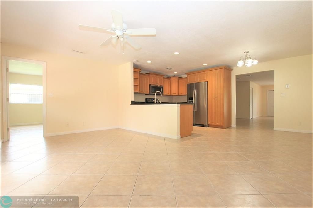 For Sale: $3,000 (3 beds, 2 baths, 1800 Square Feet)