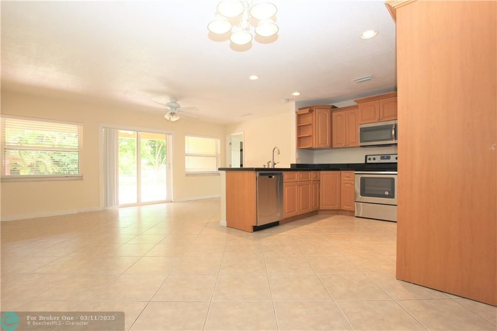 For Sale: $3,000 (3 beds, 2 baths, 1800 Square Feet)