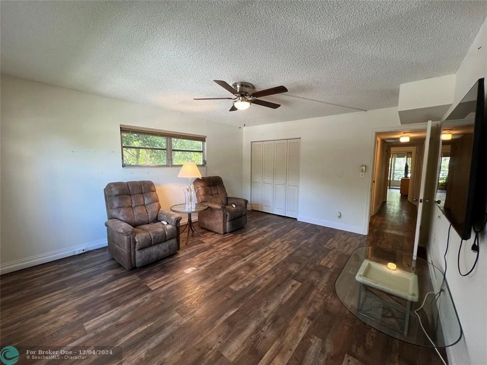 For Sale: $167,500 (2 beds, 2 baths, 1400 Square Feet)