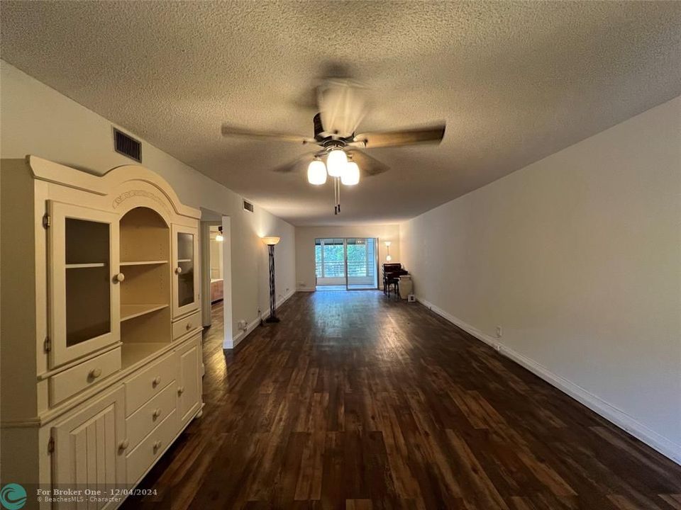 For Sale: $167,500 (2 beds, 2 baths, 1400 Square Feet)