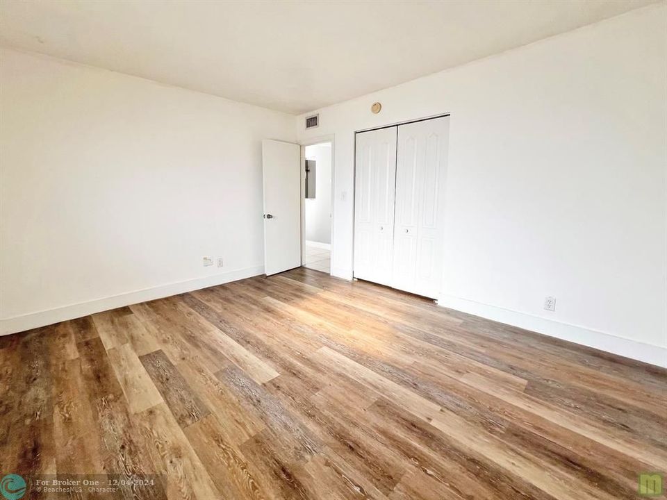 For Sale: $239,900 (2 beds, 1 baths, 650 Square Feet)