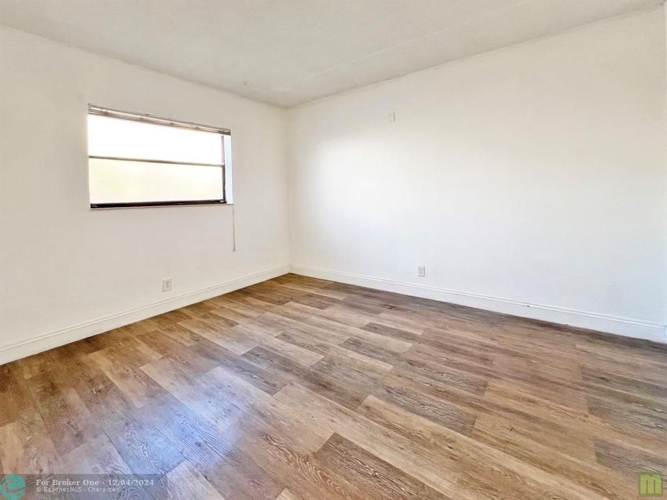 For Sale: $239,900 (2 beds, 1 baths, 650 Square Feet)