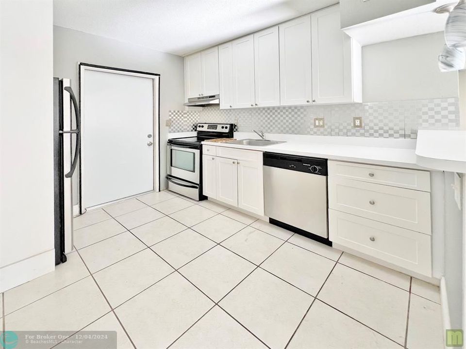 For Sale: $239,900 (2 beds, 1 baths, 650 Square Feet)