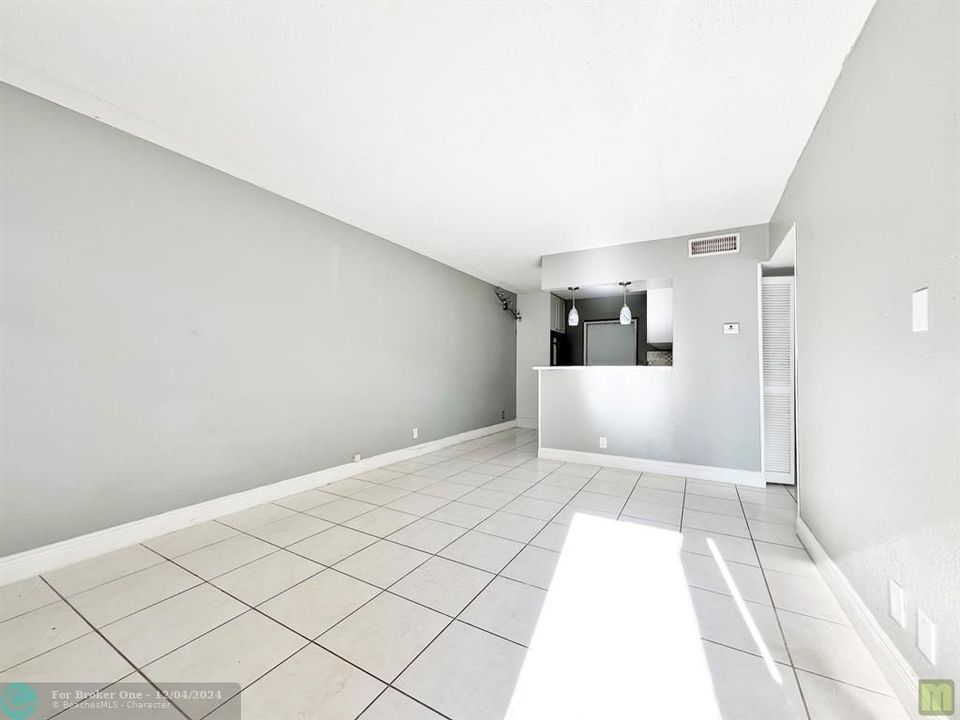 For Sale: $239,900 (2 beds, 1 baths, 650 Square Feet)