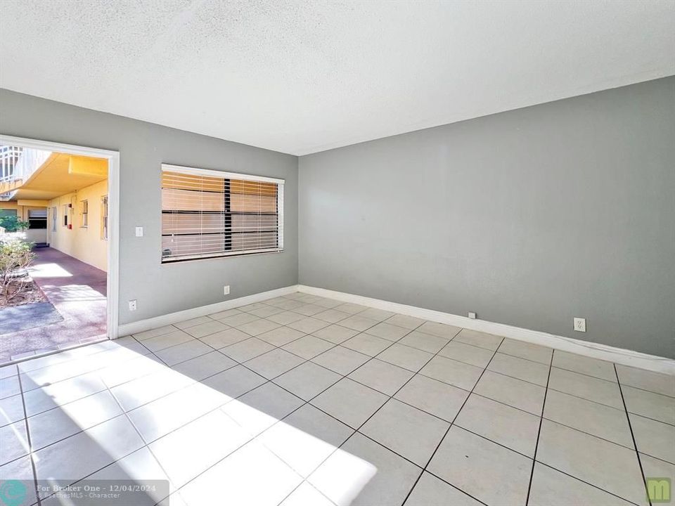 For Sale: $239,900 (2 beds, 1 baths, 650 Square Feet)