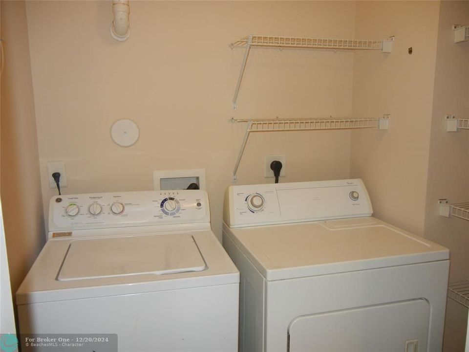 For Rent: $2,300 (2 beds, 2 baths, 1076 Square Feet)