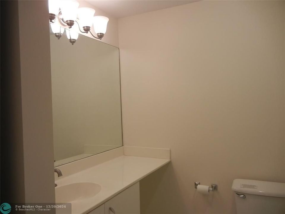 For Rent: $2,300 (2 beds, 2 baths, 1076 Square Feet)