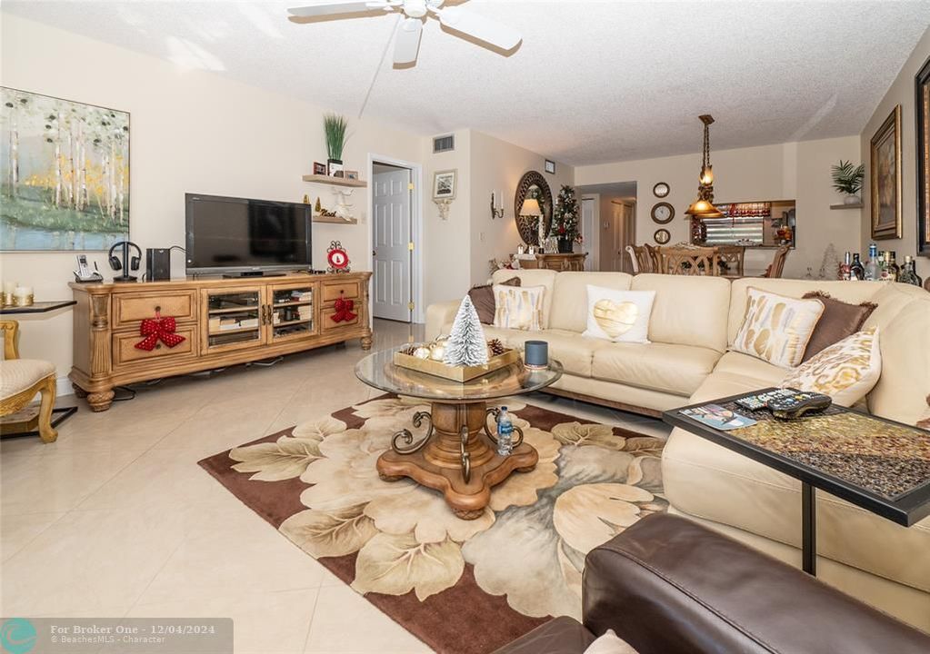 For Sale: $224,900 (2 beds, 2 baths, 1220 Square Feet)