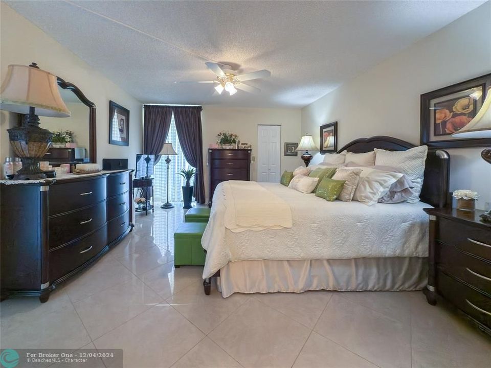 For Sale: $224,900 (2 beds, 2 baths, 1220 Square Feet)