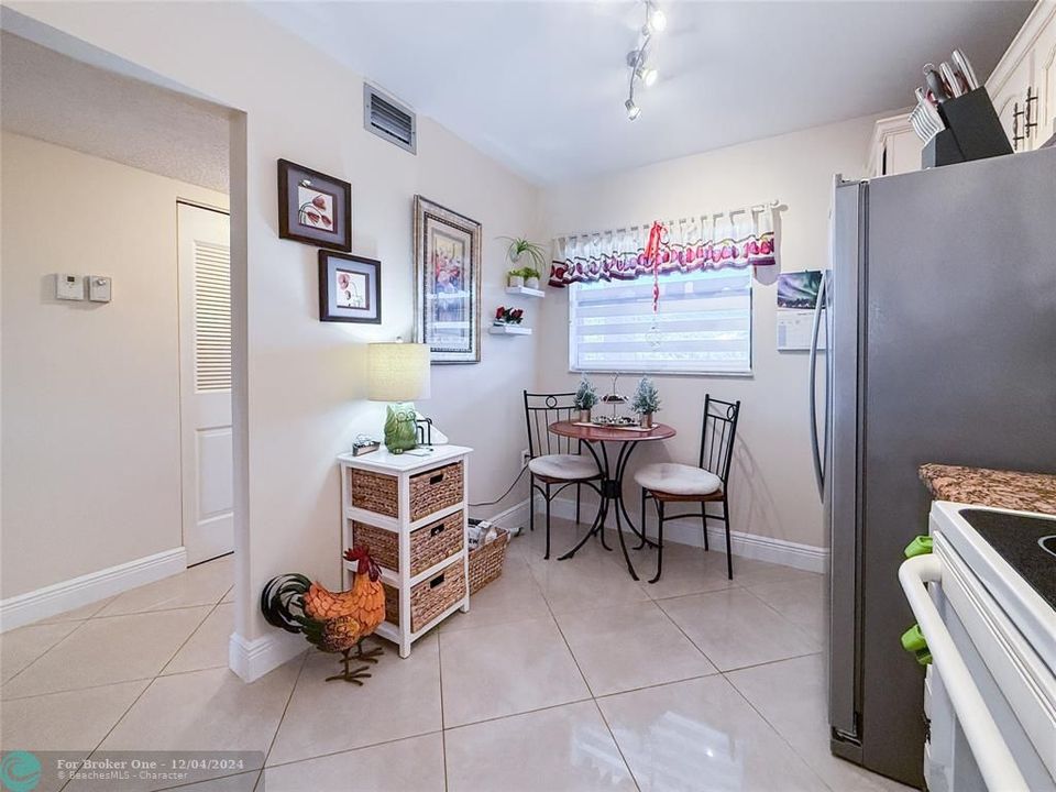 For Sale: $224,900 (2 beds, 2 baths, 1220 Square Feet)