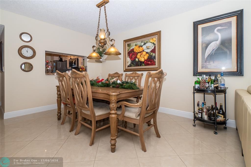 For Sale: $224,900 (2 beds, 2 baths, 1220 Square Feet)