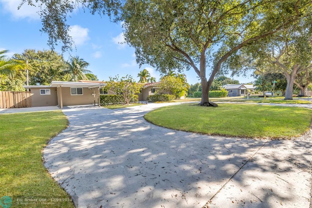 For Sale: $995,000 (3 beds, 3 baths, 2535 Square Feet)