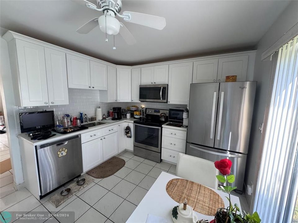 For Sale: $299,900 (3 beds, 2 baths, 1107 Square Feet)