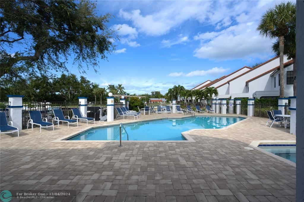 For Sale: $1,090,000 (3 beds, 2 baths, 1642 Square Feet)