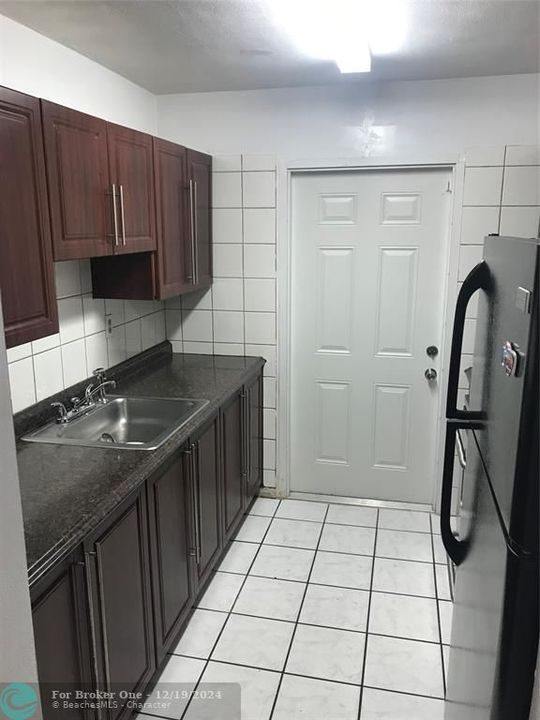 For Rent: $1,600 (1 beds, 1 baths, 800 Square Feet)