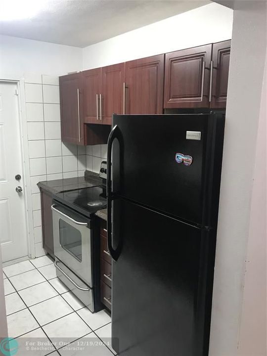 For Rent: $1,600 (1 beds, 1 baths, 800 Square Feet)