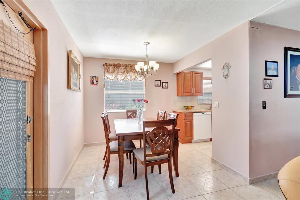 For Sale: $154,900 (2 beds, 2 baths, 872 Square Feet)