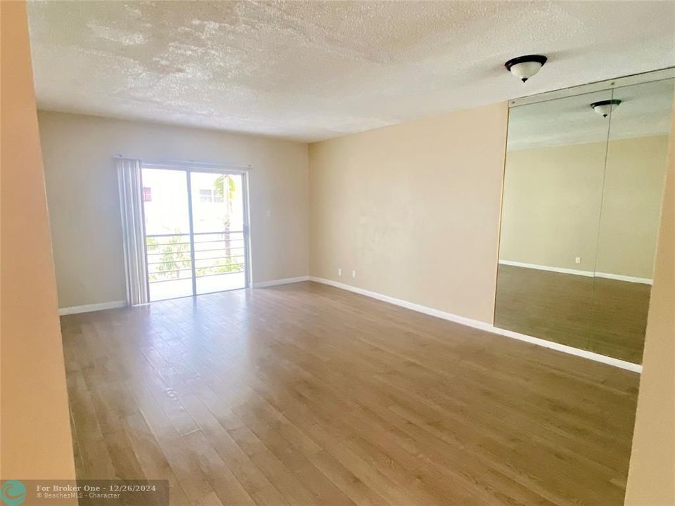 For Rent: $1,499 (1 beds, 1 baths, 860 Square Feet)