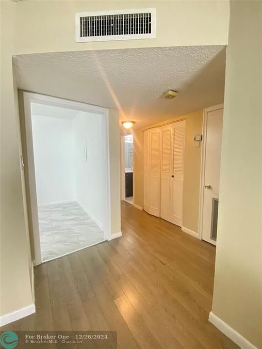 For Rent: $1,499 (1 beds, 1 baths, 860 Square Feet)