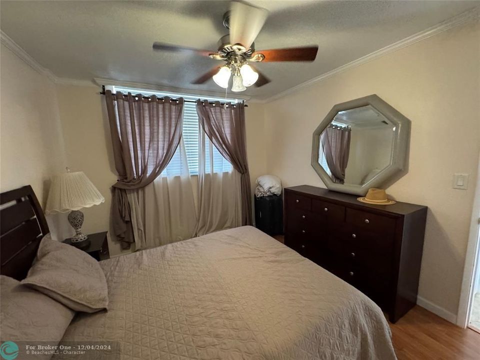 For Sale: $235,000 (2 beds, 2 baths, 984 Square Feet)