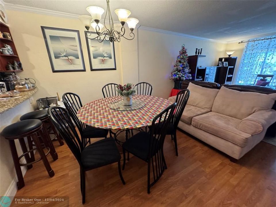 For Sale: $235,000 (2 beds, 2 baths, 984 Square Feet)