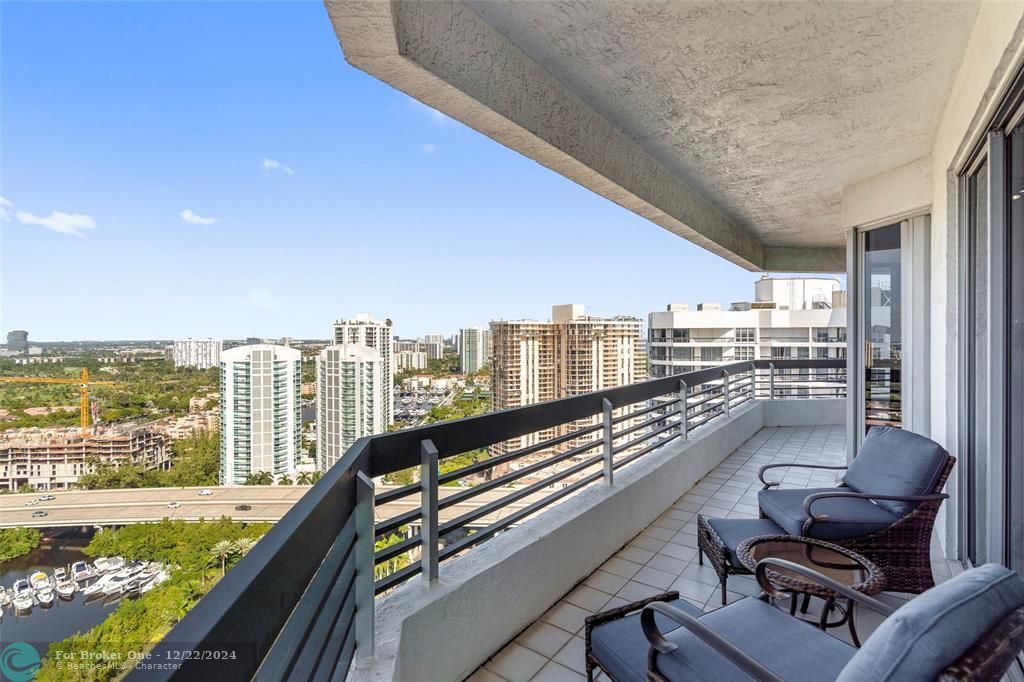 For Sale: $694,900 (2 beds, 2 baths, 1447 Square Feet)