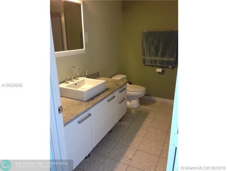 For Sale: $370,000 (0 beds, 1 baths, 580 Square Feet)