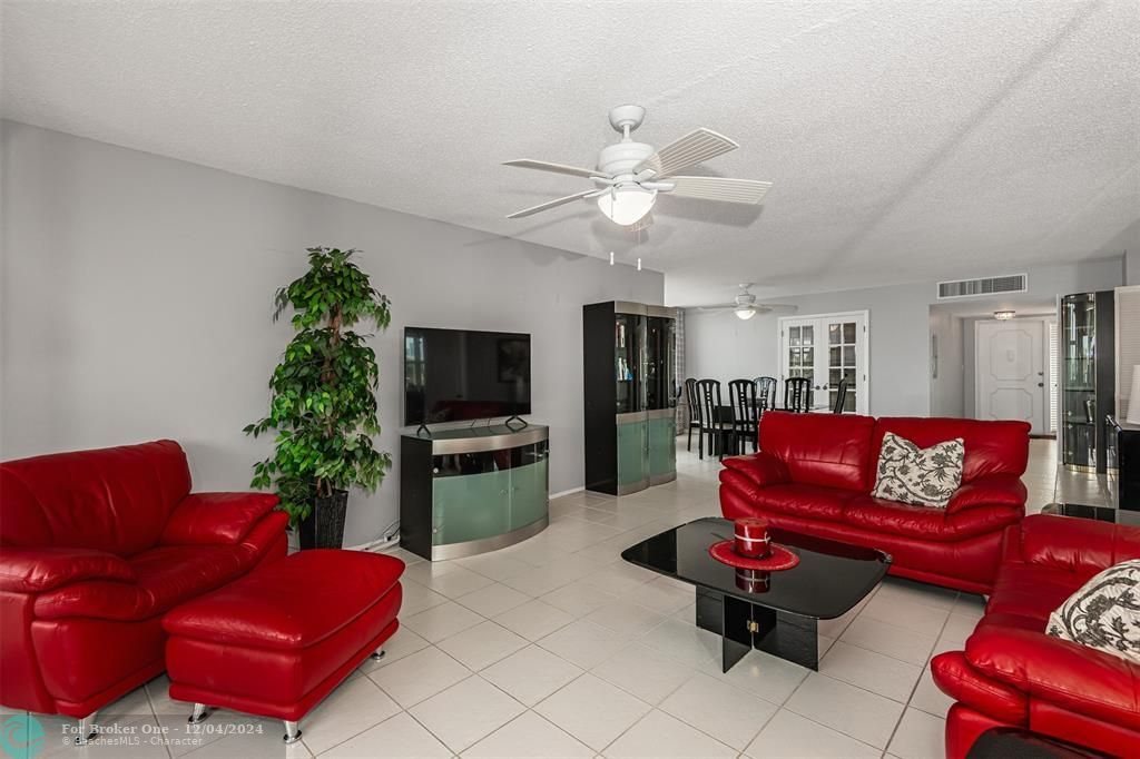 For Sale: $560,000 (2 beds, 2 baths, 1422 Square Feet)