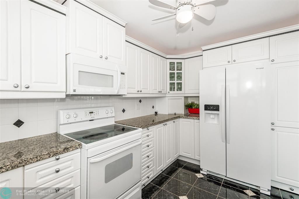 For Sale: $560,000 (2 beds, 2 baths, 1422 Square Feet)