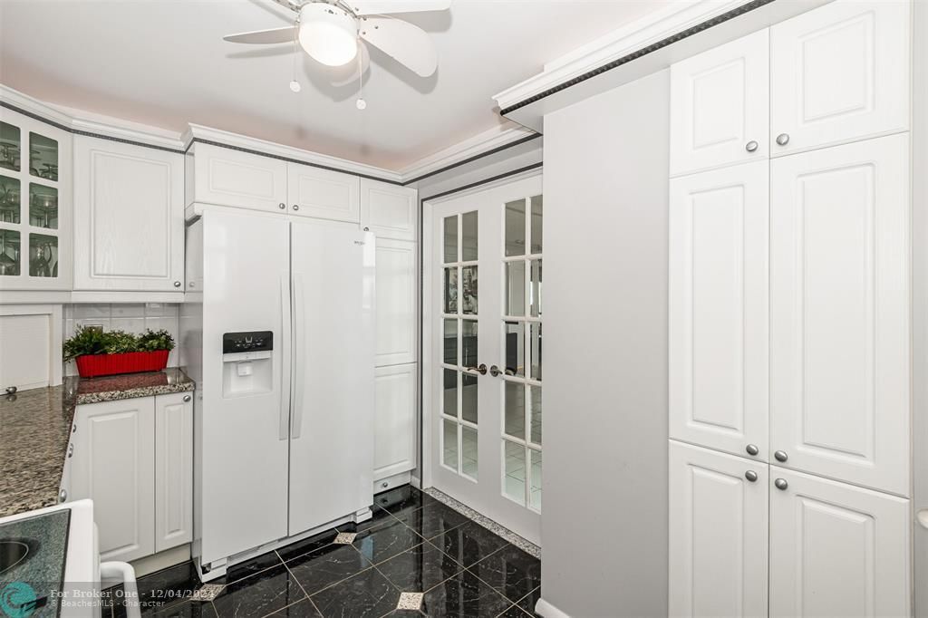 For Sale: $560,000 (2 beds, 2 baths, 1422 Square Feet)