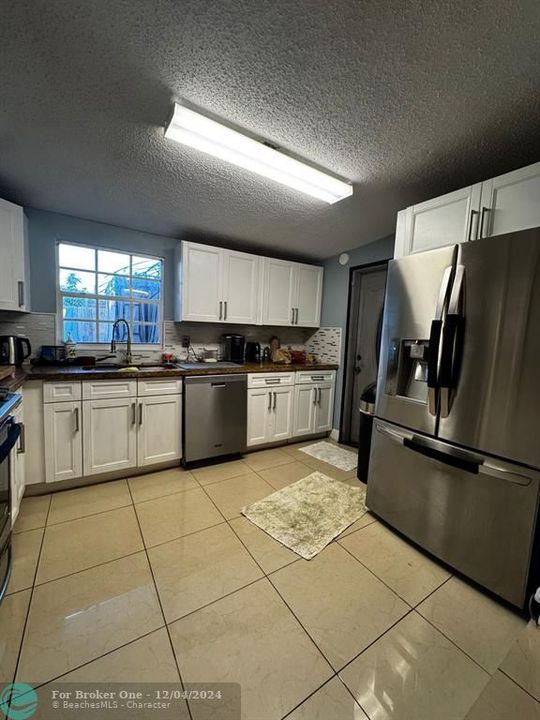 For Sale: $2,600 (2 beds, 1 baths, 1050 Square Feet)